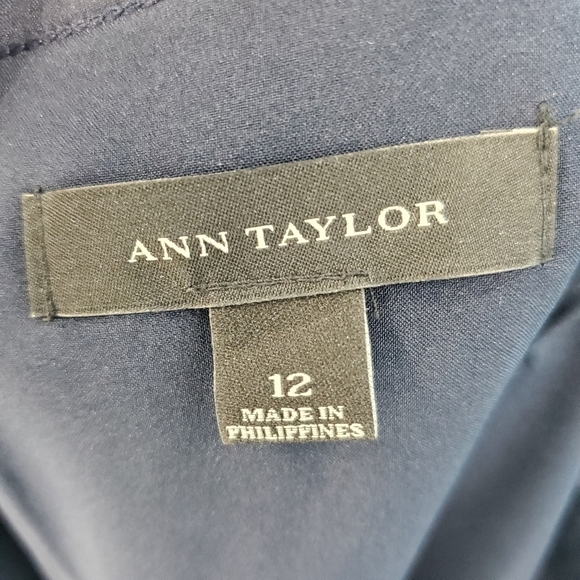 Ann Taylor navy blue and white geometric pencil skirt 12 - Picture 9 of 11